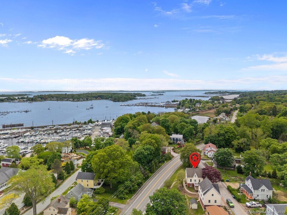 2 Ashby St in Groton, CT - Building Photo