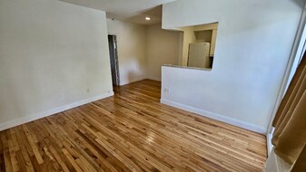 9005 NE 8th Ave in Miami, FL - Building Photo