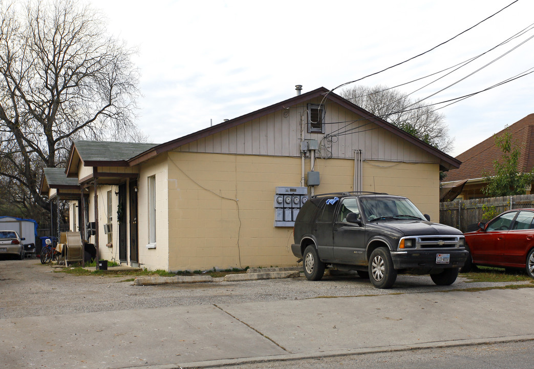 1211 Logwood Ave in San Antonio, TX - Building Photo