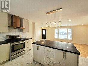38 Sherry Ln in Ottawa, ON - Building Photo - Building Photo