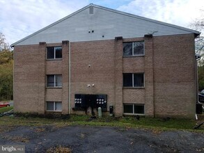 747 Garden Dr in Harrisburg, PA - Foto de edificio - Building Photo