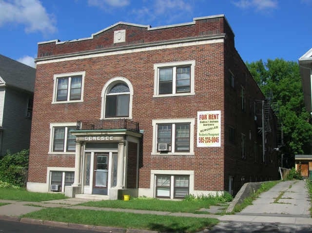 1099 Genesee St in Rochester, NY - Foto de edificio