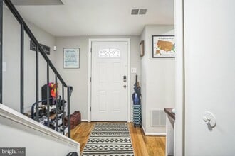 7701 Durer Ct in Springfield, VA - Building Photo - Building Photo