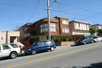 570 Baden Ave in South San Francisco, CA - Foto de edificio - Building Photo