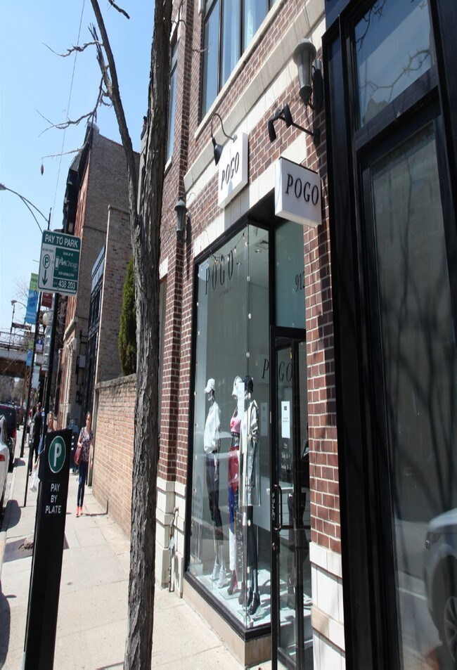 912 W Armitage Ave in Chicago, IL - Building Photo - Building Photo