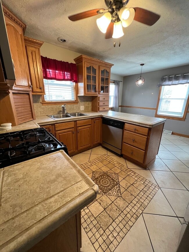 property at 3022 Losey Blvd S
