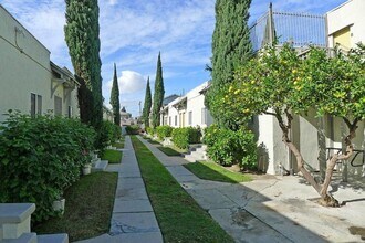 575 - 577 Walnut Avenue, in Long Beach, CA - Building Photo - Building Photo