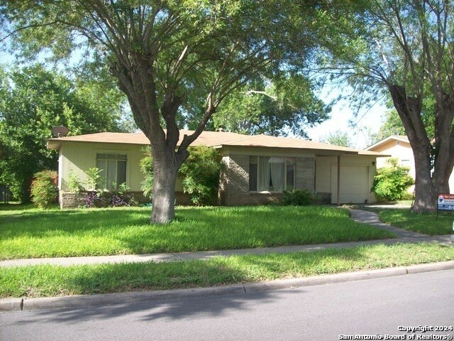 554 Trudell Dr in San Antonio, TX - Building Photo