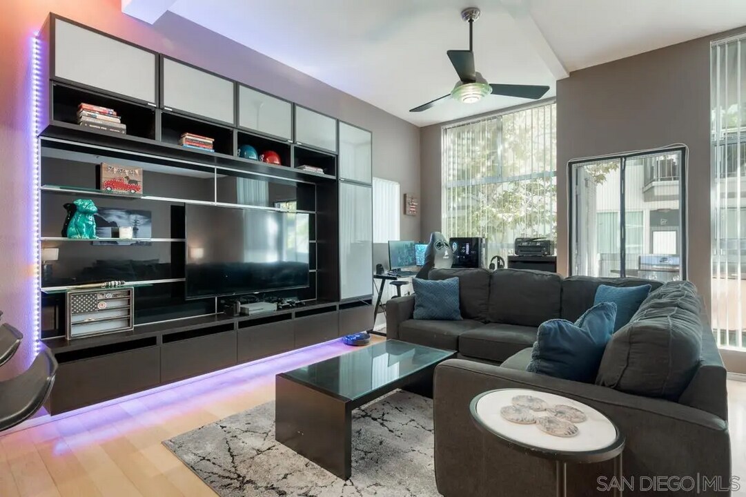 120 Island Ave in San Diego, CA - Building Photo