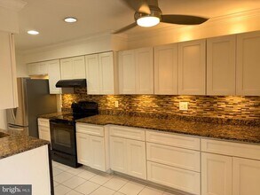 9759 Lake Shore Dr in Gaithersburg, MD - Building Photo - Building Photo