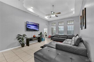 2405 Kiwi Ave in McAllen, TX - Building Photo - Building Photo