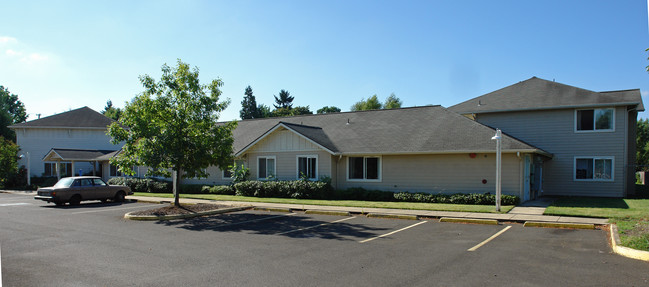 River Kourt Apartments in Eugene, OR - Building Photo - Building Photo