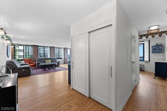 200 Winston Dr in Cliffside Park, NJ - Building Photo - Building Photo