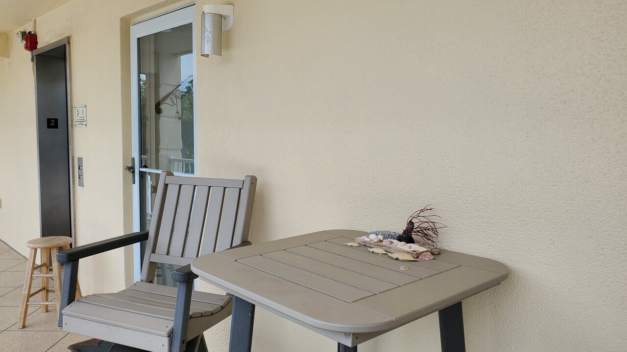 3802 Gulf of Mexico Dr, Unit A204 in Longboat Key, FL - Foto de edificio