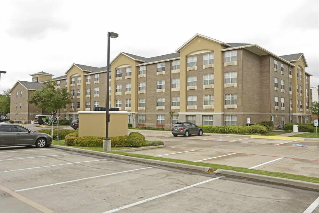 Furnished Studio - Plano in Plano, TX - Foto de edificio