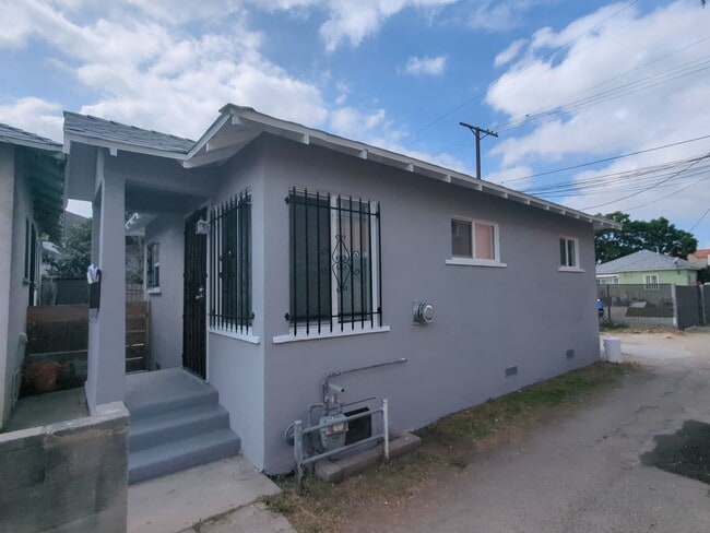 4215-4217 S Budlong Ave