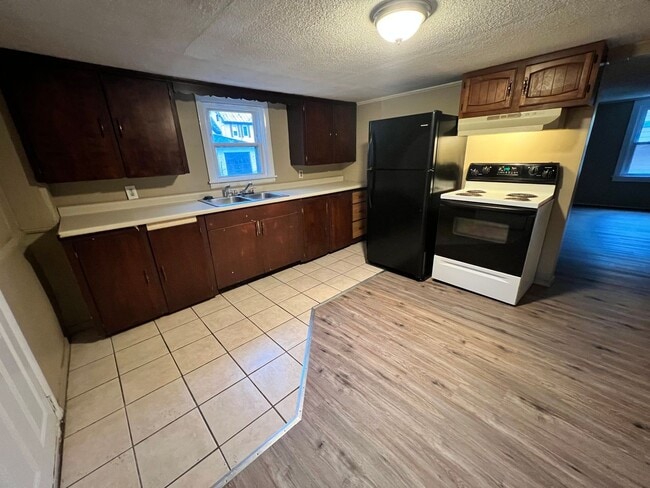 16 Western Ave in Waterville, ME - Building Photo - Building Photo