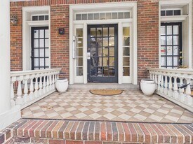 2710 Stuart Ave in Richmond, VA - Building Photo