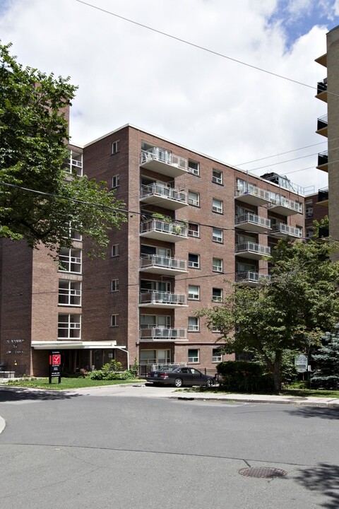 Lawton Apartments in Toronto, ON - Building Photo