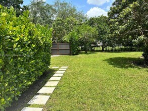 8755 SW 96th St in Miami, FL - Building Photo - Building Photo