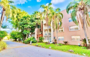 8501 NW 8th St in Miami, FL - Building Photo - Building Photo