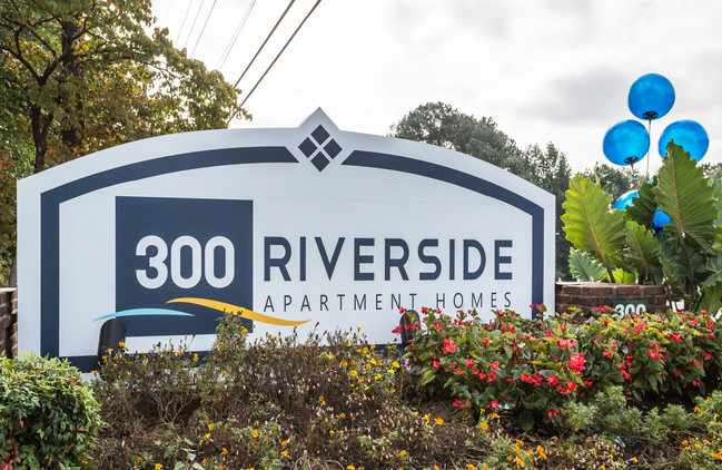 300 Riverside Apartments photo'