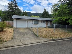 310 Donald Terrace in Myrtle Creek, OR - Building Photo