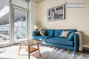 601 W Jackson Blvd in Chicago, IL - Building Photo