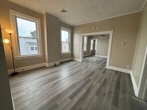 15 Broadway, Unit 3F in Cohoes, NY - Building Photo - Building Photo