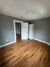 478 Shelton Ave, Unit 2 in Hamden, CT - Foto de edificio - Building Photo