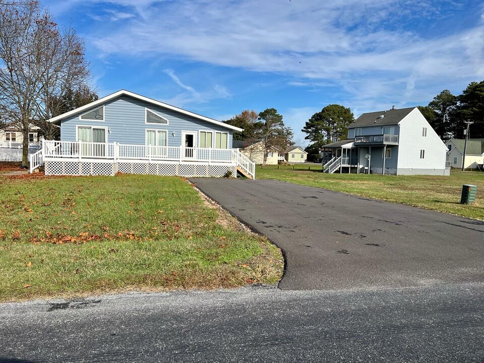 3272 Captains Corridor in Greenbackville, VA - Building Photo