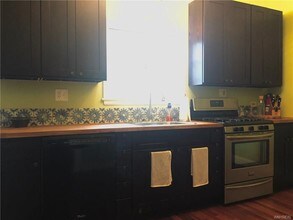 496 W Ferry St, Unit 2 in Buffalo, NY - Foto de edificio - Building Photo