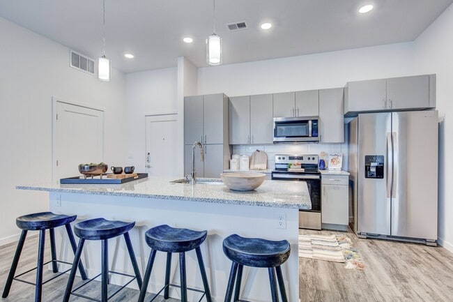 Polaris Junction in Colorado Springs, CO - Foto de edificio - Building Photo