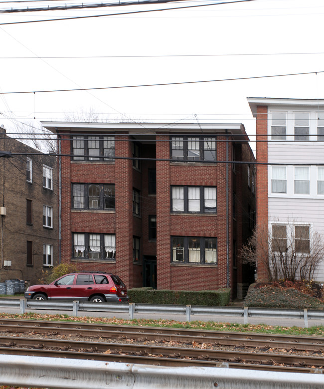 2736 Broadway Ave in Pittsburgh, PA - Building Photo - Building Photo