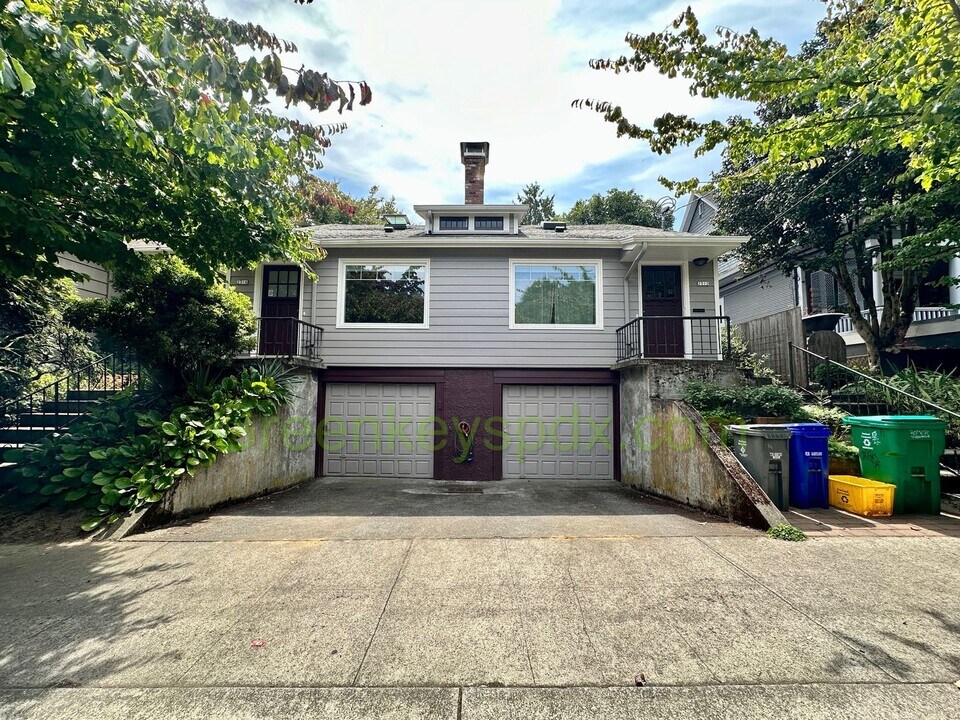 2314 NE Couch St in Portland, OR - Foto de edificio
