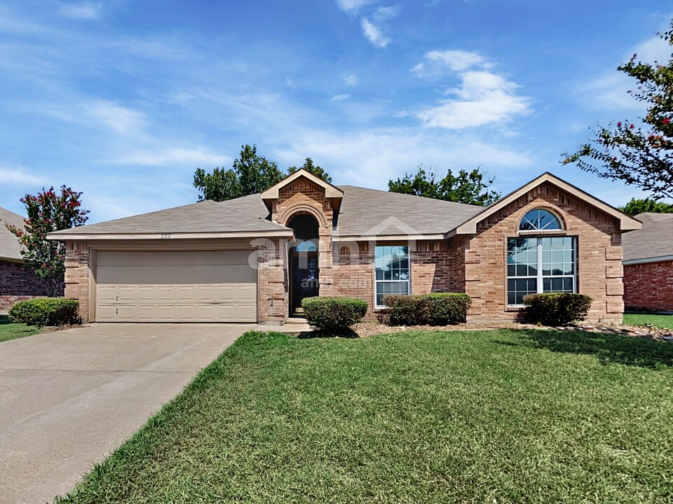 322 Leisure Ln in Waxahachie, TX - Building Photo