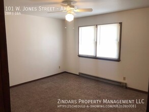 101 W Jones St in Milford, IL - Building Photo - Building Photo