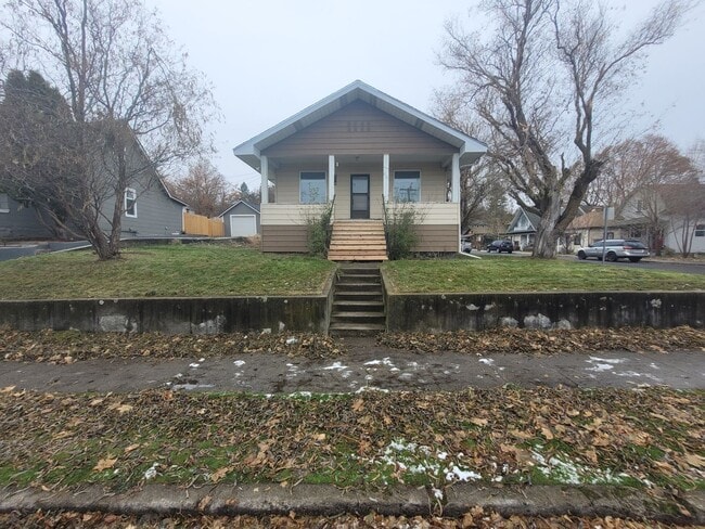 property at 604 E Hartson Ave