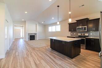 6009 W 41st Ave in Kennewick, WA - Building Photo - Building Photo
