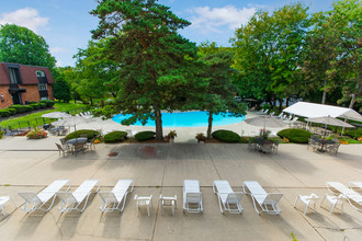 Colony Club Apartments in Columbus, OH - Building Photo - Building Photo