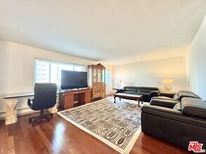 10655 Wilshire Blvd in Los Angeles, CA - Building Photo - Building Photo