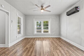 1211 W Owings St in Denison, TX - Building Photo - Building Photo