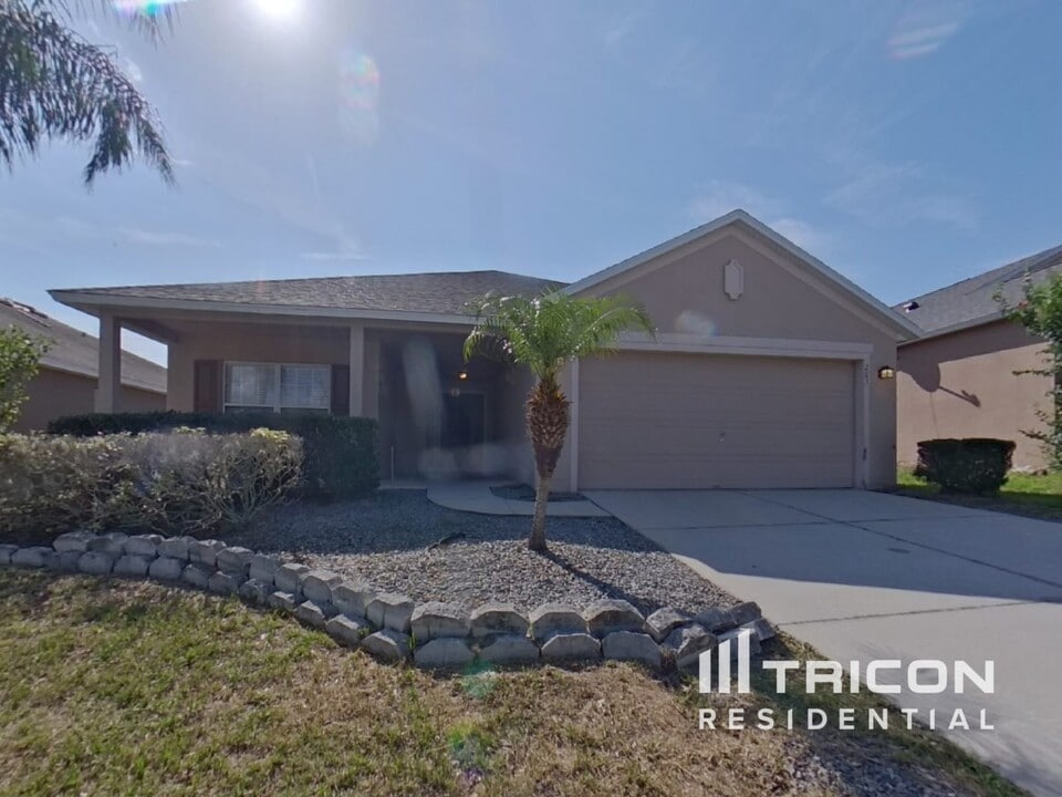 203 Pima Trail in Groveland, FL - Foto de edificio
