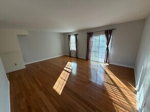 64 Scotch Cap Rd, Unit 107 in Quaker Hill, CT - Building Photo - Building Photo