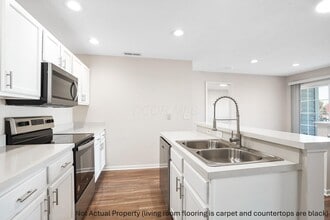 4947 Stratford Pine Ln in Dublin, OH - Building Photo - Building Photo