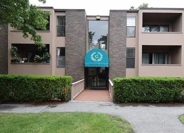 property at 14 Shrewsbury Green Dr