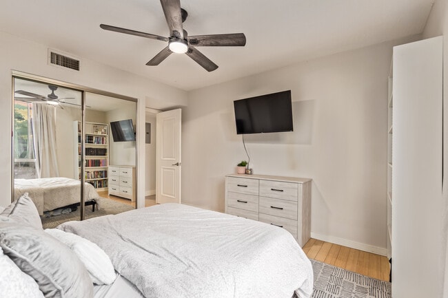 1225 E Medlock Dr, Unit 102 in Phoenix, AZ - Building Photo - Building Photo