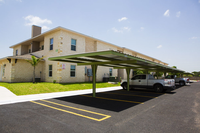 901 E Redbud Ave in McAllen, TX - Foto de edificio - Building Photo