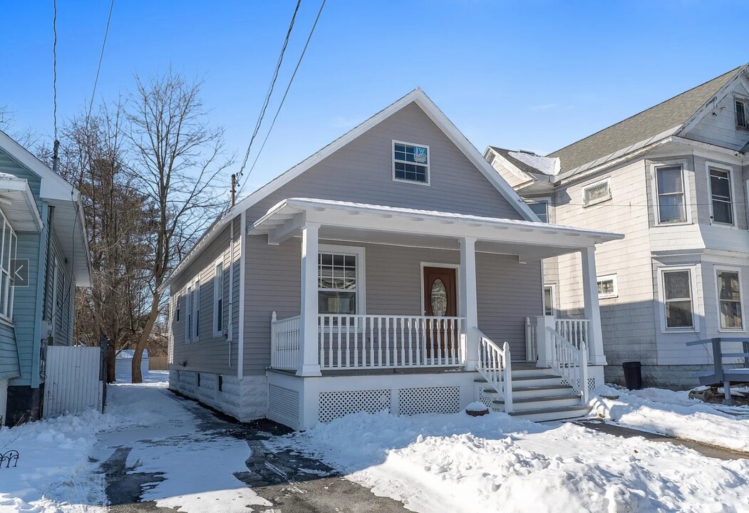 3410 Albany St in Schenectady, NY - Building Photo