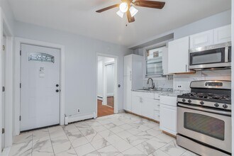 25 W 10th St in Bayonne, NJ - Building Photo - Building Photo